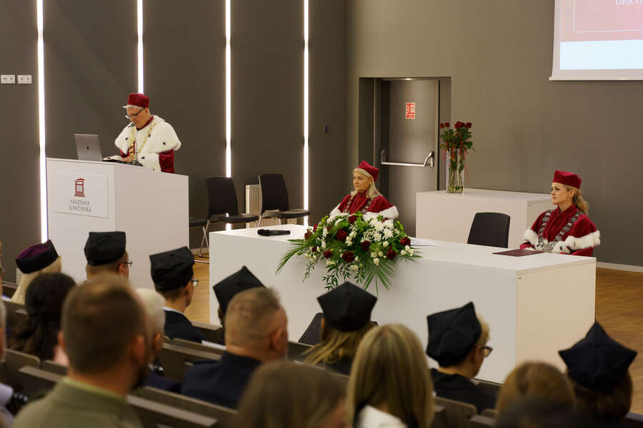 The Rector of the University of Lomza, Dr. hab. Dariusz Surowik, Prof. AŁ, delivers his opening speech during the ceremonial inauguration of the 2024/2025 academic year
