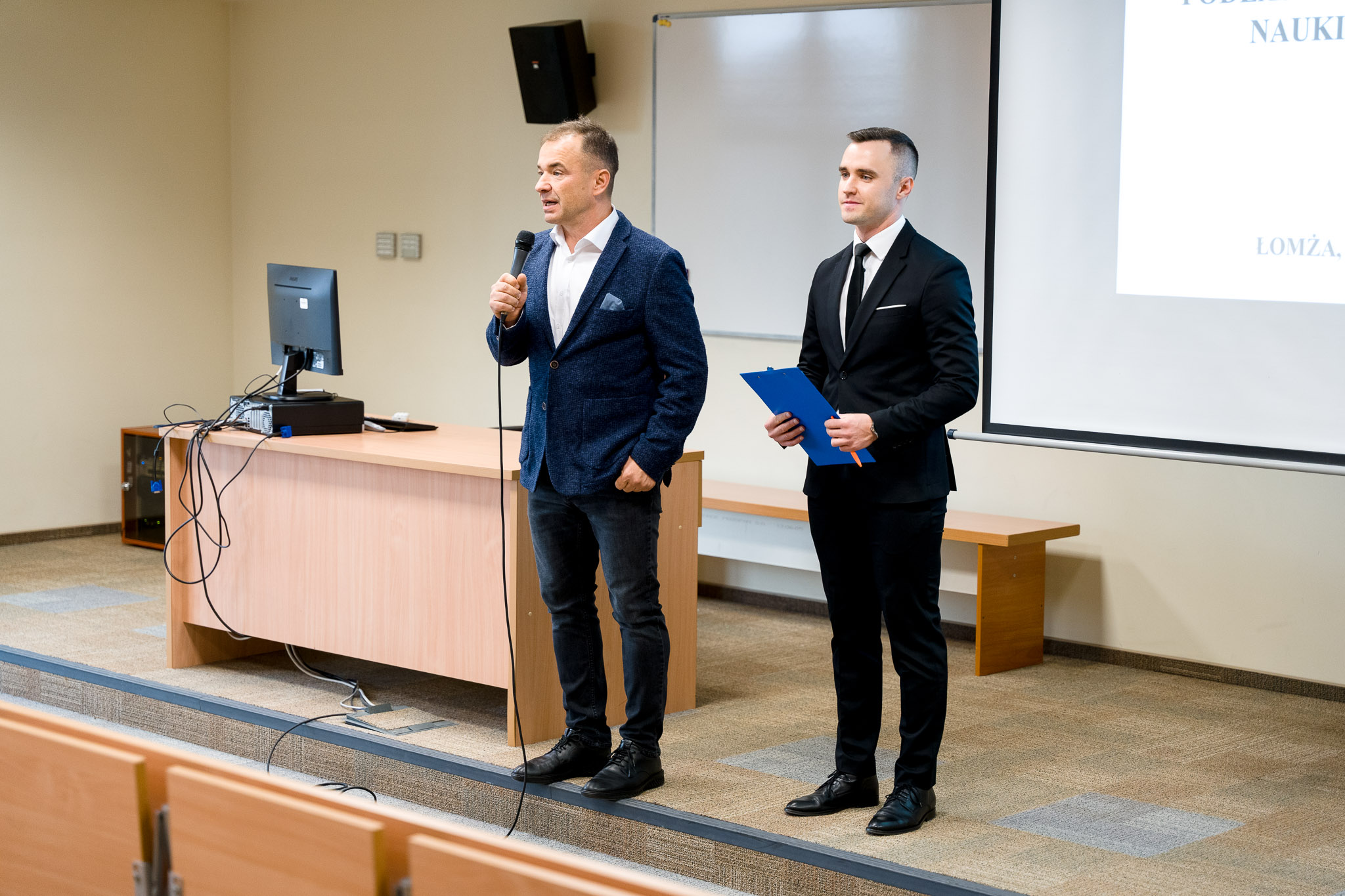 Tomasz Waldziński i Paweł Arnista prowadzą konferencję