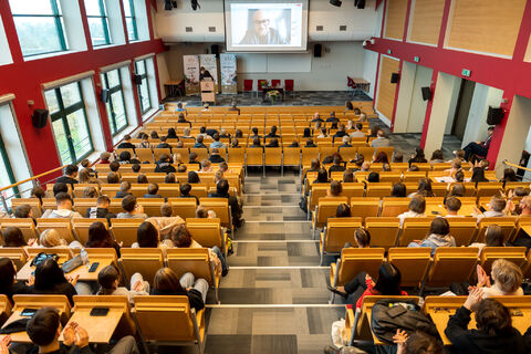 aula wypełniona uczestnikami konferencji