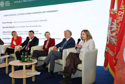 Prof. Krystyna Leszczewska z Akademii Łomżyńskiej zabiera głos podczas panelu eksperckiego w Sejmie RP.