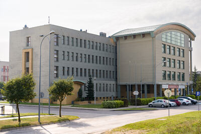 Budynek uczelni Akademicka 14