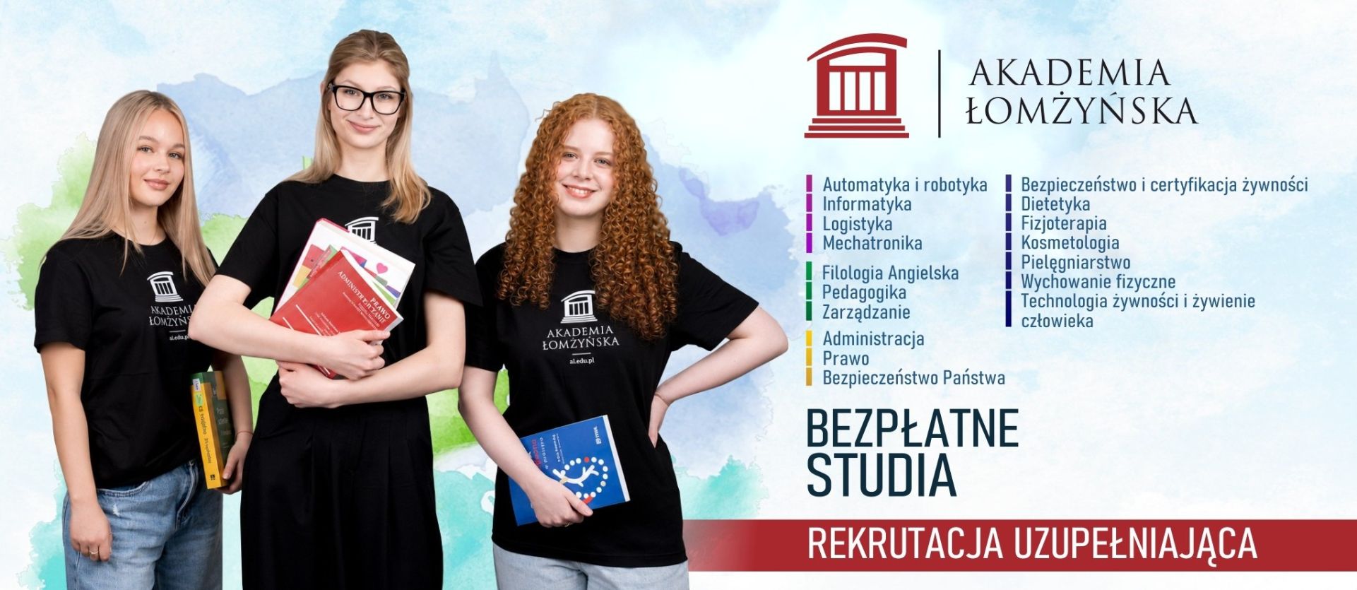 Grafika promocyjna Akademii Łomżyńskiej informująca o bezpłatnych studiach, 17 kierunkach oraz nadchodzącej rekrutacji, z wizerunkiem trzech studentów na tle akwarelowej mapy
