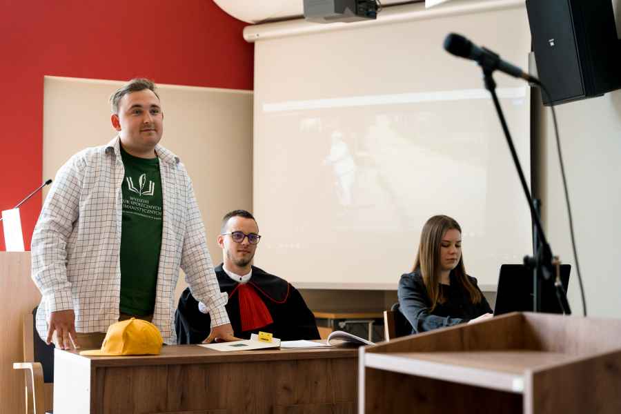 Osoby przedstawiąjące rozprawę sądową