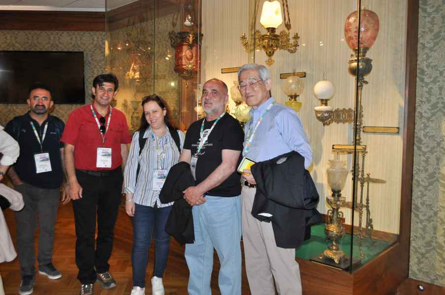 Grupa osób w muzeum
