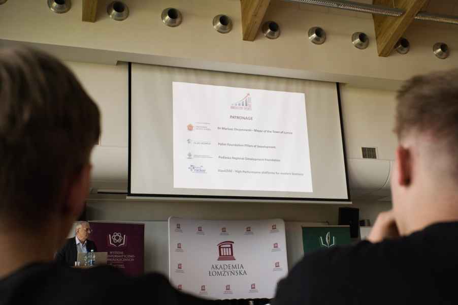 Fragment wyświetlanej prezentacji konferencyjnej
