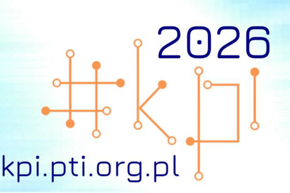 Grafika z napisem „KPI 2026”, gdzie litery „KPI” są stylizowane na sieć punktów i połączeń w kolorze pomarańczowym, z rokiem „2026” w kolorze niebieskim oraz adresem strony „kpi.pti.org.pl
