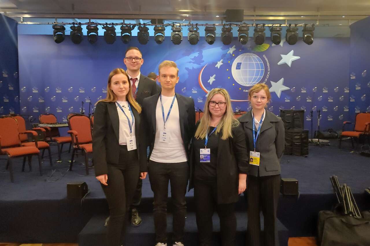 Studenci Wydziału Nauk Społecznych i Humanistycznych podczas VIII Europejskiego Kongresu Samorządów w Mikołajkach